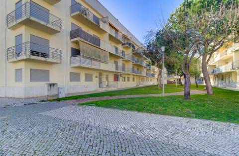 Apartamento T2 moderno com ampla varanda e decorado com qualidade para venda em VRSA