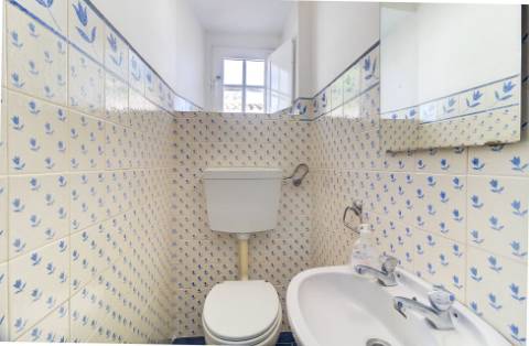 Moradia tradicional para venda em quinta junto a núcleo urbano, com a possibilidade de construção de 7 moradias com piscina