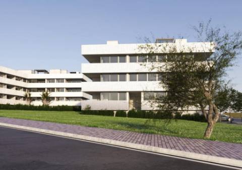 Apartamento T1 com 93 m2, varandas de 17m2 e terraço de 8,20m2