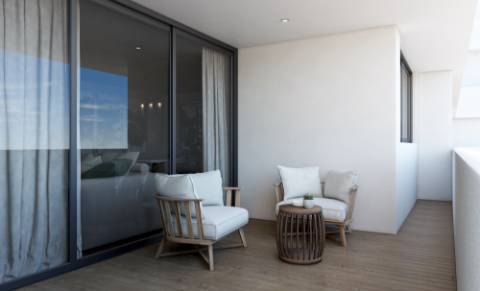 Apartamento T1 com 93 m2, varandas de 17m2 e terraço de 8,20m2