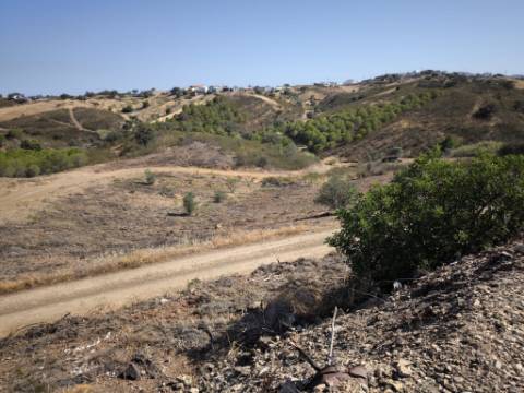 TERRENO COM 7.280 M2 - COM TERRAÇO - VISTA MAR - PRÓXIMO A CORTE DO GAGO - CASTRO MARIM - ALGARVE