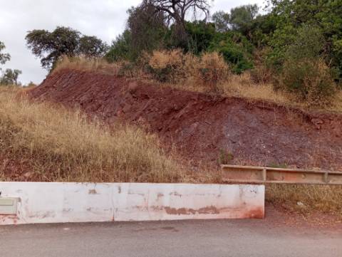 Terreno Urbano com 1232 m² em Santa Catarina da Fonte do Bispo - Excelente Oportunidade de Investimento