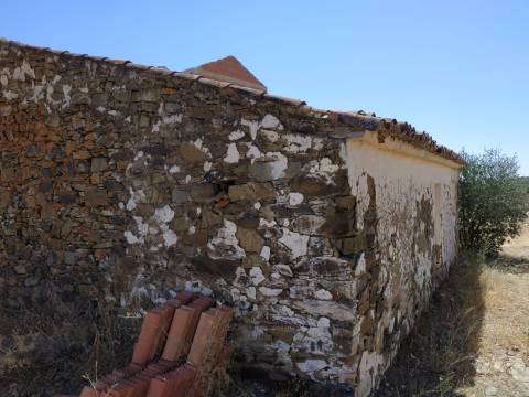 MORADIA - TURISMO - COM TERRENO DE 6 HECTARES NA ALDEIA DE SÃO MARTINHO - ALCOUTIM - ALGARVE