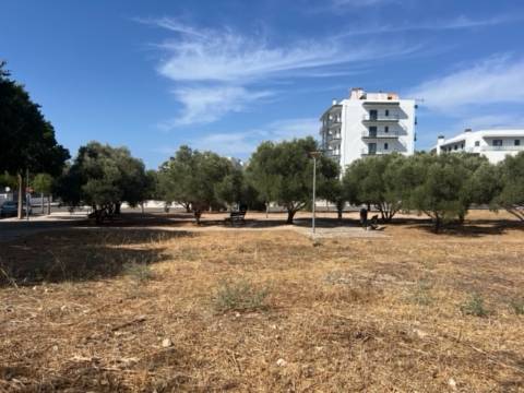 Lote com 868m2 para construção de 23 apartamentos e um comerciocom 2579m2 para construção no centro de loule