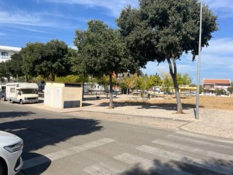 Lote com 868m2 para construção de 23 apartamentos e um comerciocom 2579m2 para construção no centro de loule