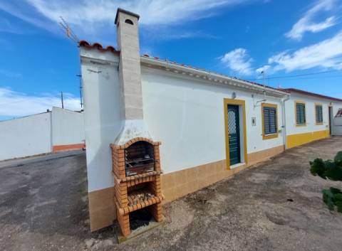 Casa Térrea T1 Zona calma totalmente renovada. Arrendamento de Outubro a Maio