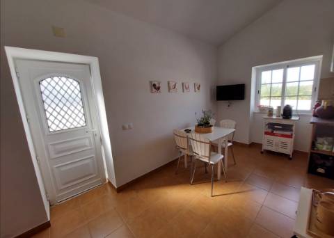 Casa Térrea T1 Zona calma totalmente renovada. Arrendamento de Outubro a Maio