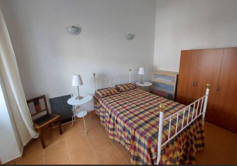 Casa Térrea T1 Zona calma totalmente renovada. Arrendamento de Outubro a Maio