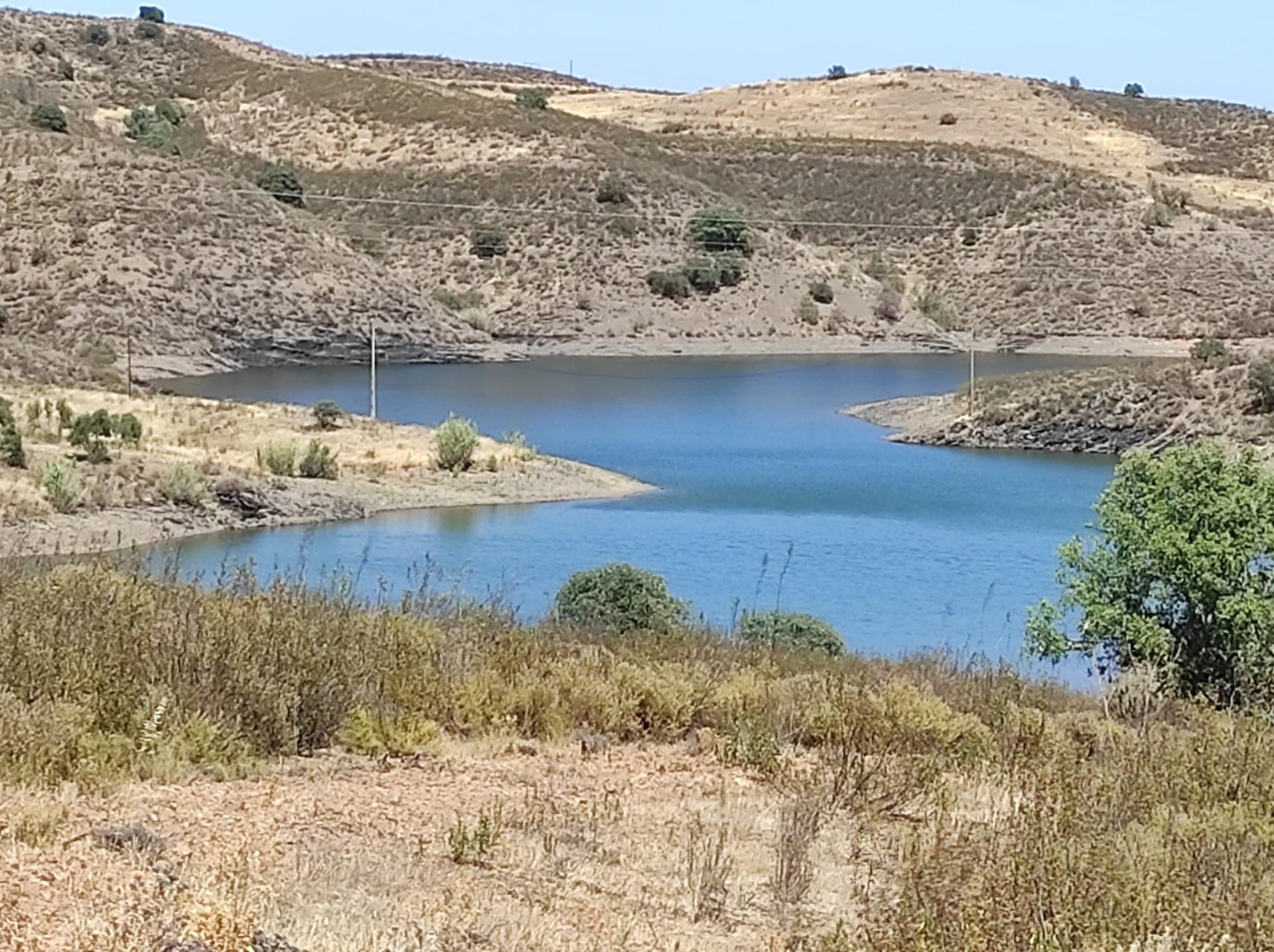 TERRENO COM 100.060 M2 - POSSIBILIDADE DE CONSTRUÇÃO - HABITAÇÃO E/OU TURISMO - JUNTO A BARRAGEM DA CAROUCHA - BOTELHAS - CASTRO MARIM - ALGARVE