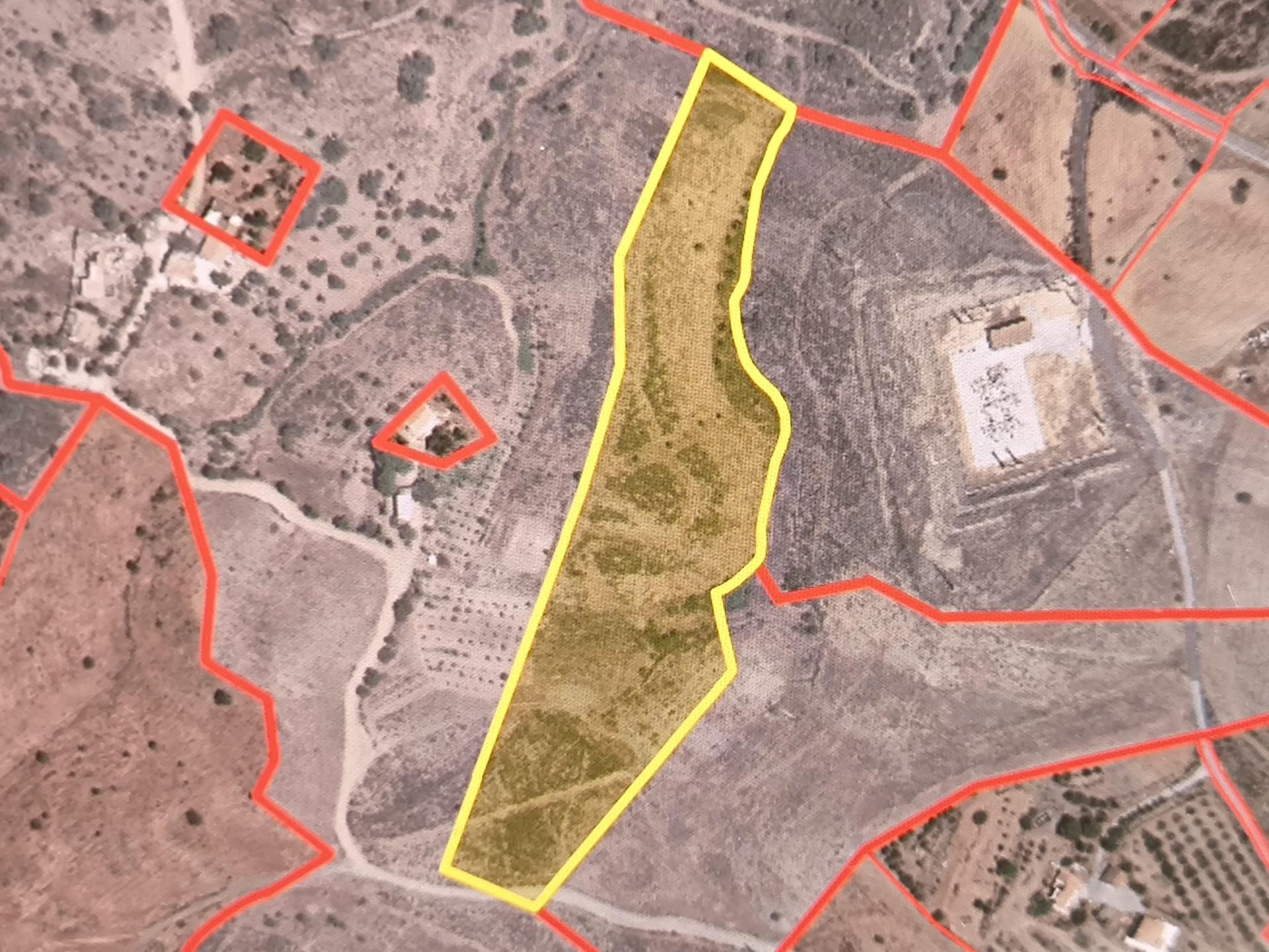 TERRENO COM 21.000 M2 - COM POÇO - FIGUEIRAIS - BELICHE - CASTRO MARIM - ALGARVE