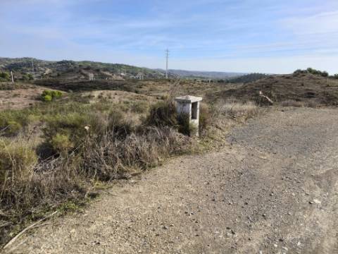 TERRENO COM 21.000 M2 - COM POÇO - FIGUEIRAIS - BELICHE - CASTRO MARIM - ALGARVE
