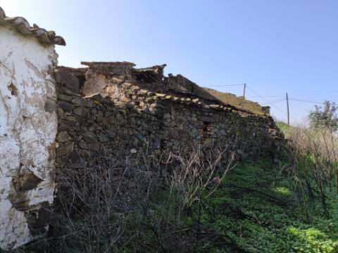 MORADIA DE ALDEIA EM RUINA - COM LOGADOURO - MONTE DOS MATOS - CASTRO MARIM - ALGARVE