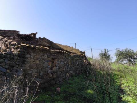 MORADIA DE ALDEIA EM RUINA - COM LOGADOURO - MONTE DOS MATOS - CASTRO MARIM - ALGARVE