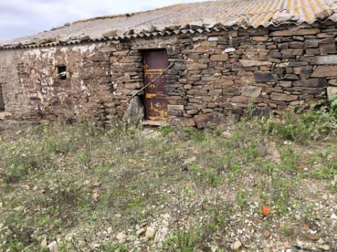 RUINA PARA RECONSTRUIR - VISTA MAR - COM LOGRADOURO - EM VALE DE EBROS - FAZ FATO - CONCEIÇÃO DE TAVIRA - ALGARVE