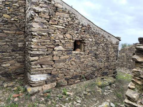 PROPRIEDADE COMPOSTA POR DUAS RUÍNAS - ÁREA TOTAL DE 249 M2 - VISTA MAR EM VALE DE EBROS - TAVIRA