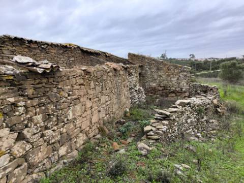 PROPRIEDADE COMPOSTA POR DUAS RUÍNAS - ÁREA TOTAL DE 249 M2 - VISTA MAR EM VALE DE EBROS - TAVIRA