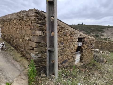 PROPRIEDADE COMPOSTA POR DUAS RUÍNAS - ÁREA TOTAL DE 249 M2 - VISTA MAR EM VALE DE EBROS - TAVIRA