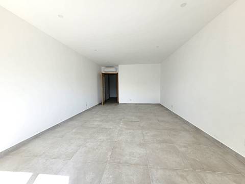 Apartamento T2 no centro de Armação de Pera a um passo da praia!