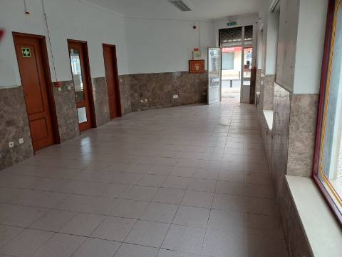 Loja para Arrendamento anual perto do Mercado Municipal de Vila Real de Santo António