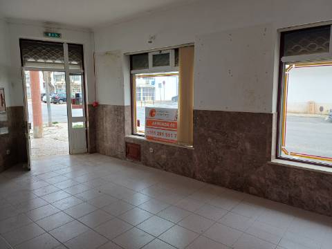 Loja para Arrendamento anual perto do Mercado Municipal de Vila Real de Santo António