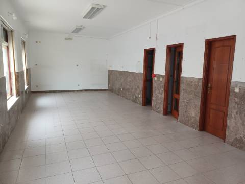 Loja para Arrendamento anual perto do Mercado Municipal de Vila Real de Santo António
