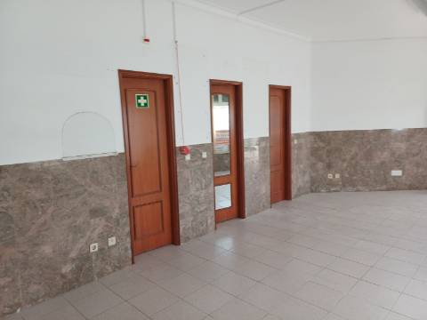 Loja para Arrendamento anual perto do Mercado Municipal de Vila Real de Santo António