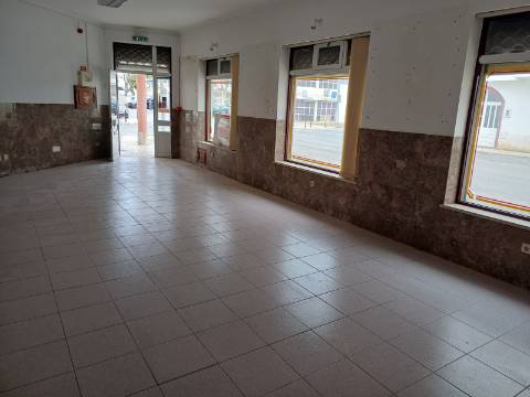 Loja para Arrendamento anual perto do Mercado Municipal de Vila Real de Santo António