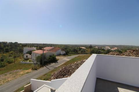 Moradia Térrea Isolada com Vista Mar no Malhão em Castro Marim