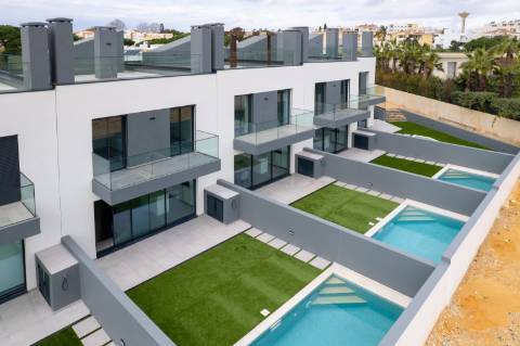 Moradia em Banda T4 no Empreendimento RIA TERRACES, Faro, Algarve