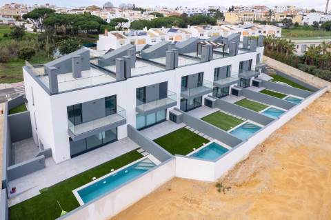 Moradia em Banda T4 no Empreendimento RIA TERRACES, Faro, Algarve