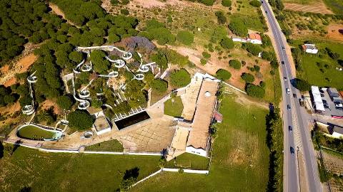 Oportunidade de Investimento no Algarve - Terreno com Viabilidade para Projeto Turístico.