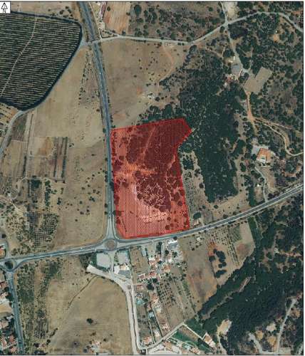 Oportunidade de Investimento no Algarve - Terreno com Viabilidade para Projeto Turístico.