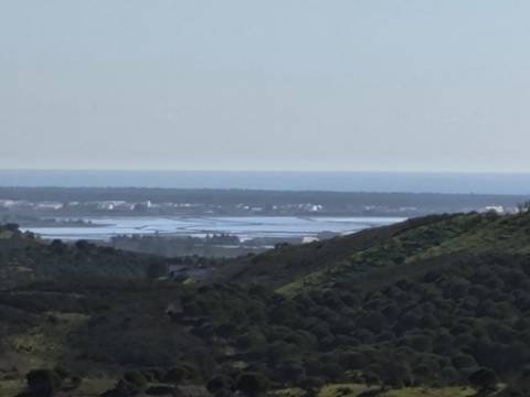 TERRENO COM 99.400 M2 - VISTA MAR - POSSIBILIDADE DE CONSTRUÇÃO - HABITAÇÃO E TURISMO - BOTELHAS - VALE ANDREU - CASTRO MARIM - ALGARVE