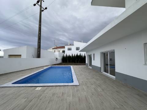 Moradia Isolda com 4 suites Altura