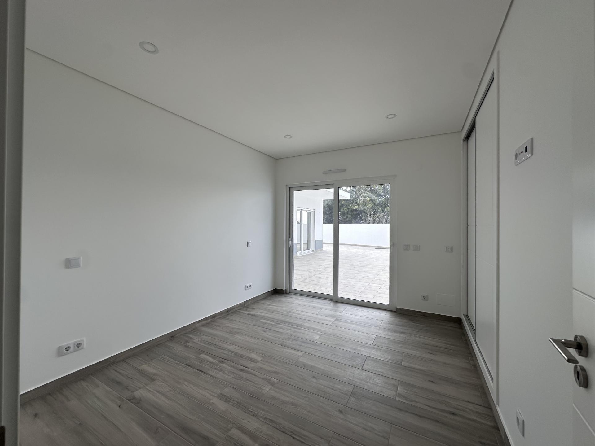 Moradia Isolda com 4 suites Altura