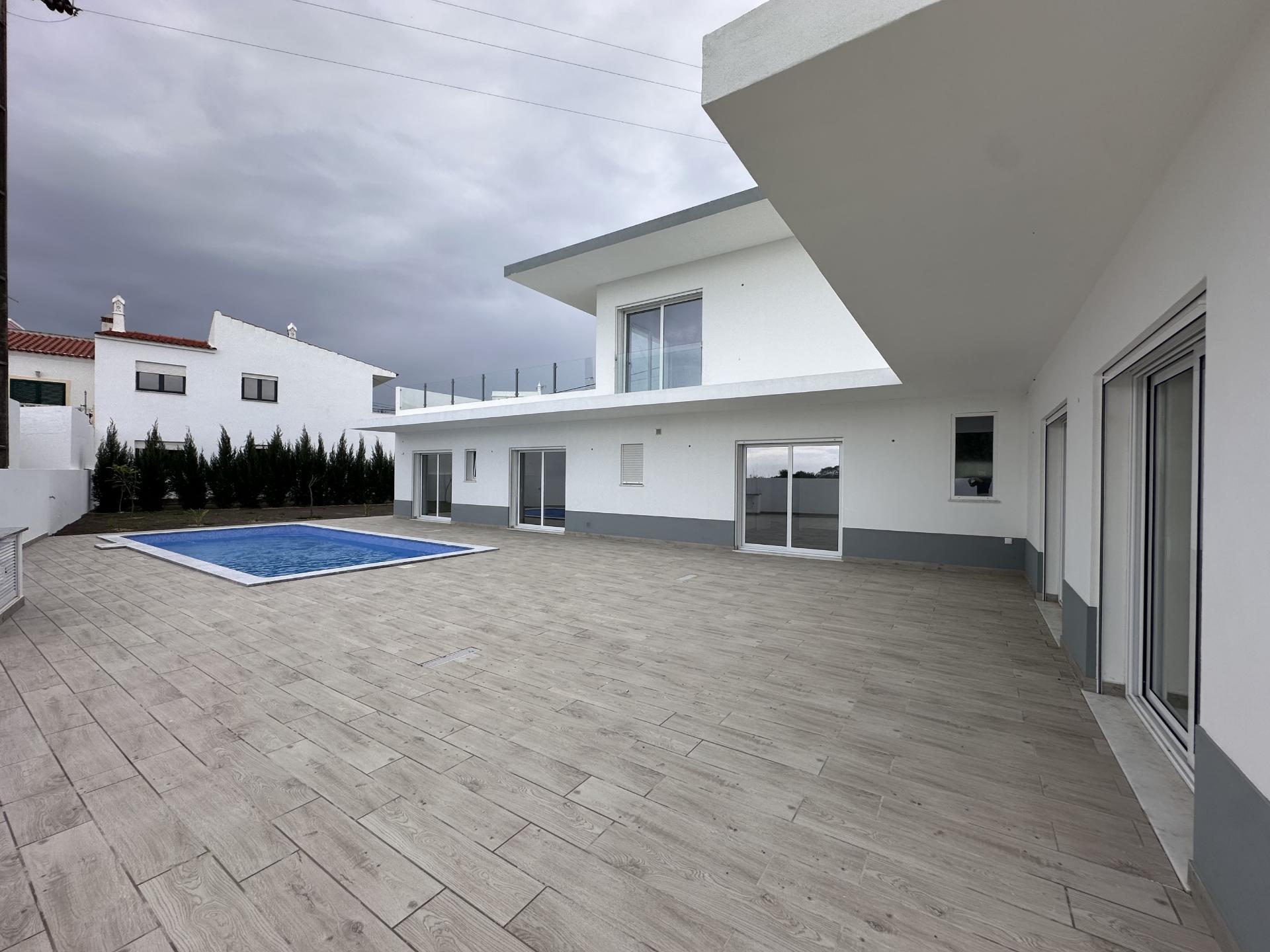 Moradia Isolda com 4 suites Altura