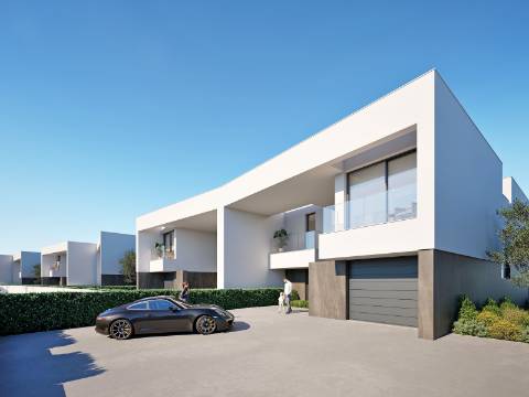 Moradia Isolada V4 com Piscina - O Refúgio de Luxo que Você Merece em Lagos