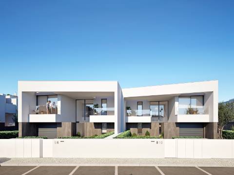 Moradia Isolada V4 com Piscina - O Refúgio de Luxo que Você Merece em Lagos