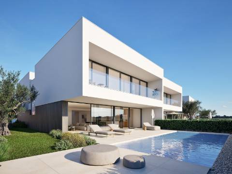 Moradia Isolada V4 com Piscina - O Refúgio de Luxo que Você Merece em Lagos