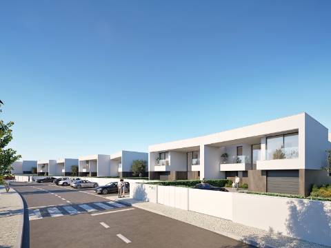 Moradia Isolada V4 com Piscina - O Refúgio de Luxo que Você Merece em Lagos