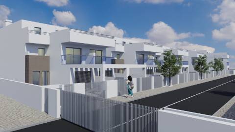 Moradia T3+2 com Piscina a Apenas 500 Metros da Praia da Lota