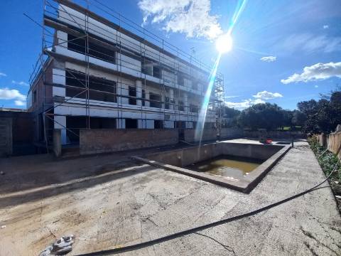 T2 com piscina no centro de Almancil.
