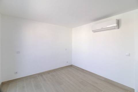 T1+3 Duplex com Garagem e Acesso Direto à Praia - Manta Rota