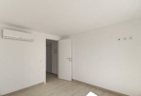 T1+3 Duplex com Garagem e Acesso Direto à Praia - Manta Rota