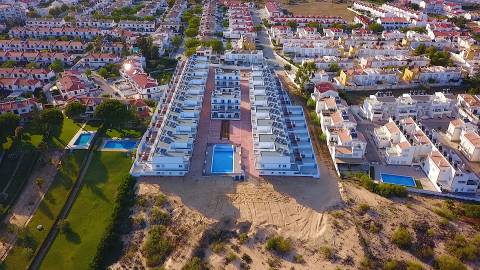 T1+3 Duplex com Garagem e Acesso Direto à Praia - Manta Rota