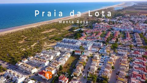 T1+3 Duplex com Garagem e Acesso Direto à Praia - Manta Rota