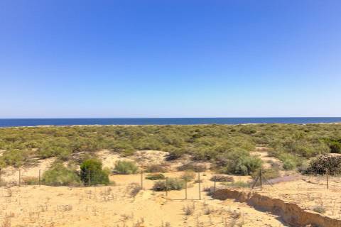 T1+3 Duplex com Garagem e Acesso Direto à Praia - Manta Rota