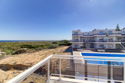 T0+1 com Garagem e Acesso Direto à Praia - Manta Rota
