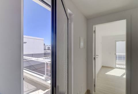 T1+3 Duplex com Garagem e Acesso Direto à Praia - Manta Rota