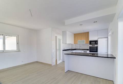 T1+3 Duplex com Garagem e Acesso Direto à Praia - Manta Rota